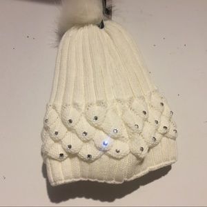 Bling Beanie 💜🌹❗️ NWT White Milani Pom Pom